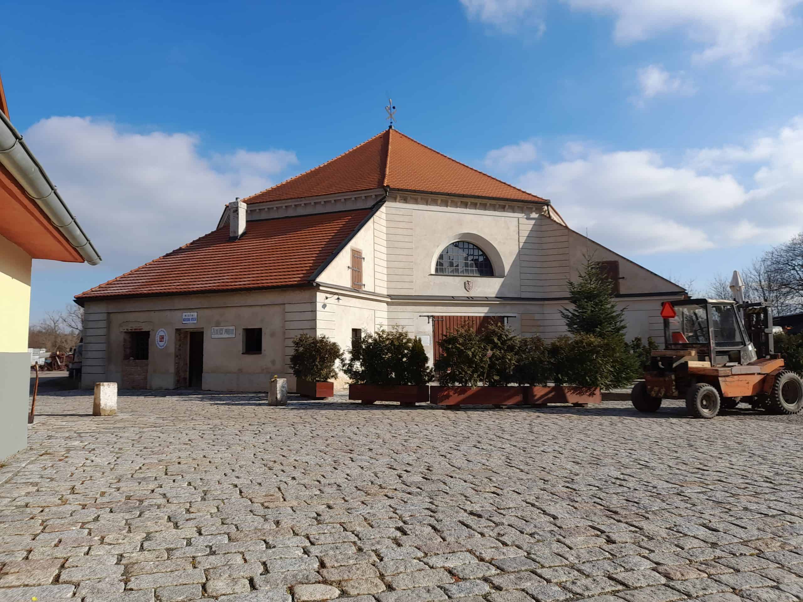 Slow travel in Czech Republic: A Trip to Kostelec nad Černými lesy